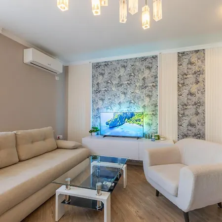 Modern For 4 - Kabakum 600m Apartment