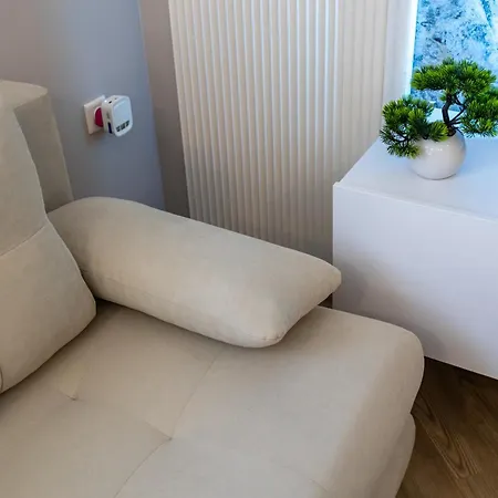 Modern For 4 - Kabakum 600m Apartment Warna